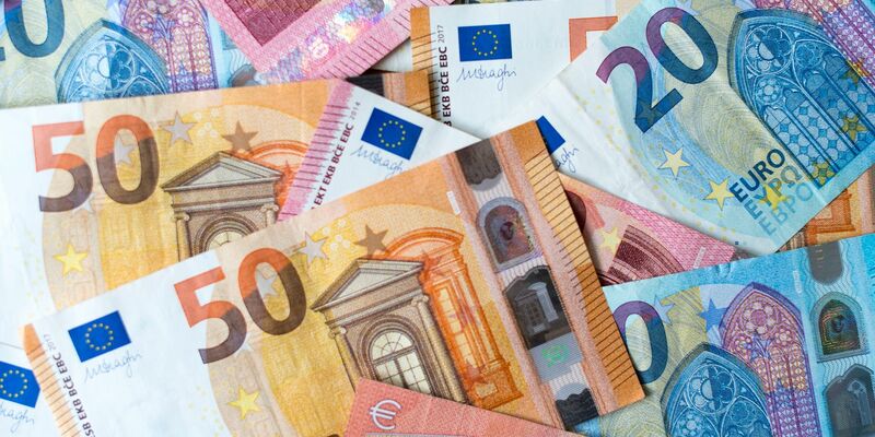 Insgesamt wurden laut Ministerium rund 13,6 Milliarden Euro an Corona-Soforthilfen ausgezahlt. - Foto: Monika Skolimowska/dpa-Zentralbild/dpa