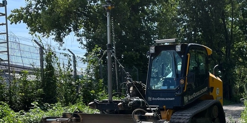POL-KLE: Rees - Baufahrzeug und Planierschild entwendet / Polizei sucht Zeugen - Foto: presseportal.de