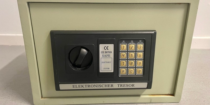 POL-WHV: Tresor in Wilhelmshaven aufgefunden - Eigentümer und Zeugen gesucht! - Foto: presseportal.de