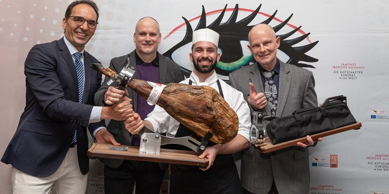 Mert Arman aus Berlin gewinnt 3. Ausgabe des internationalen Wettbewerbs im Schneiden von Jamón Ibérico - Foto: presseportal.de