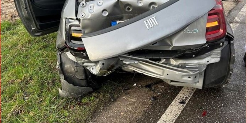 POL-PDLD: Verkehrsunfall mit drei beteiligten Fahrzeugen - Foto: presseportal.de