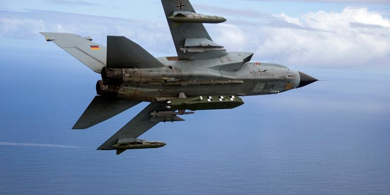 Tornado IDS ASSTA 3.0, bestückt mit dem Lenkflugkörper Taurus. - Foto: Andrea Bienert/Bundeswehr/dpa