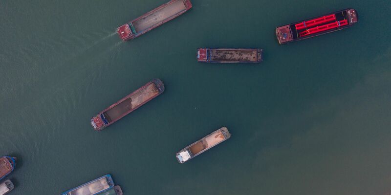 Ein Frachter stieß südöstlich der Metropole Guangzhou in der Provinz Guangdong gegen die Verkehrsbrücke. - Foto: He Wenhua/SIPA Asia via ZUMA Wire/dpa
