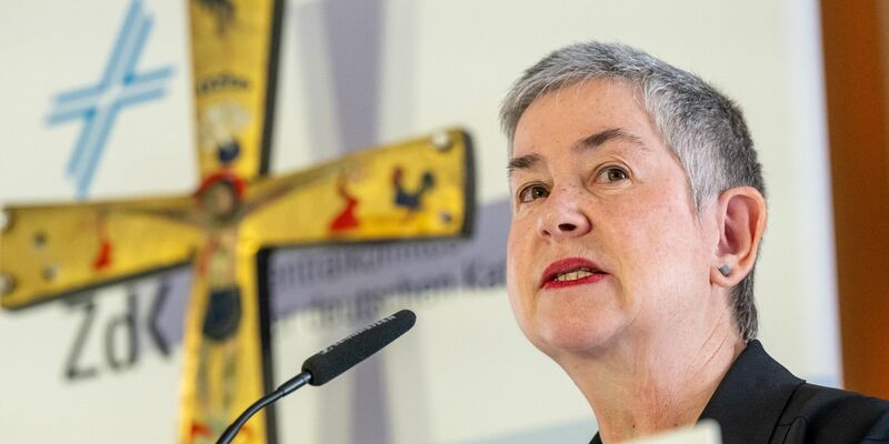 Laien-Präsidentin Irme Stetter-Karp findet es irreführend, den deutschen Katholiken vorzuwerfen, Dinge ohne Abstimmung mit Rom im Alleingang voranzutreiben. - Foto: Peter Kneffel/dpa