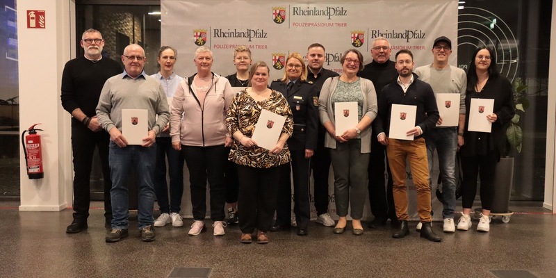 POL-PPTR: Anja Rakowski bedankt sich für hohes Maß an Zivilcourage im Sinne der Kampagne Wer nichts tut, macht mit. - Foto: presseportal.de