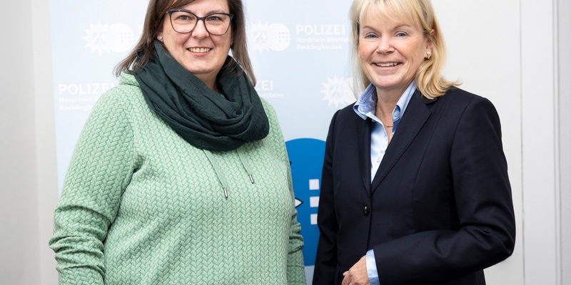 POL-RE: Datteln: Polizeipräsidentin ehrt Unfallzeugin für vorbildliches Verhalten - Foto: presseportal.de