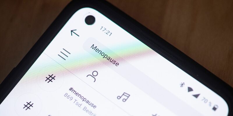 Die Menopause, die üblicherweise zwischen 45 und 55 Jahren auftrete, könne zu einer Reihe von Symptomen führen, darunter Konzentrationsschwierigkeiten, Stimmungsschwankungen und Hitzewallungen, teilt die Equality and Human Rights Commission mit. - Foto: Fabian Sommer/dpa