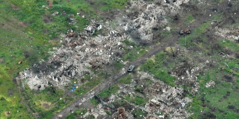 Die russische Armee hat eigenen Angaben zufolge ein Dorf im ostukrainischen Gebiet Donezk erobert. - Foto: Efrem Lukatsky/AP/dpa