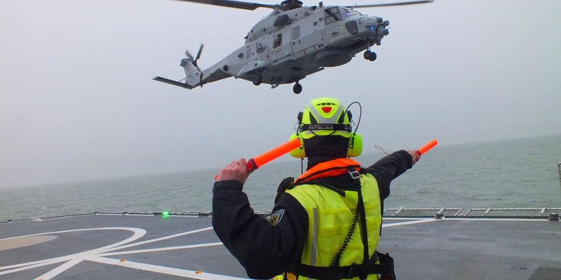 BPOL-CUX: Gemeinsames Training der Bundespolizei See und der Marineflieger auf der Nordsee - NH90 landet erstmals auf Bundespolizeischiff! - Foto: presseportal.de