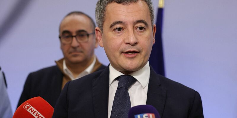Das Einwanderungsgesetz, ohne das eine so schnelle Abschiebung nicht möglich gewesen wäre, mache Frankreich stärker, sagt Innenminister Gérald Darmanin. - Foto: Thomas Samson/AFP/dpa