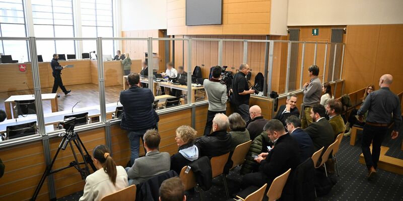 Das Gericht sieht keinen dringenden Tatverdacht. - Foto: Julian Stratenschulte/dpa Pool/dpa