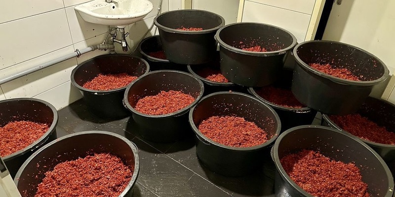 ZOLL-F: Zollfahndung Frankfurt hebt illegale Shisha-Tabak Fabriken aus - Mehr als 2,2 Tonnen unversteuerter Wasserpfeifentabak sichergestellt - Foto: presseportal.de