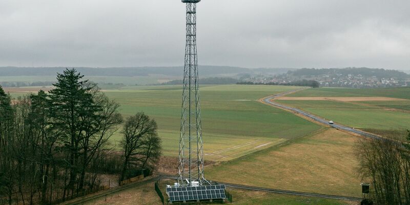 Der Sendemast von Telefónica (O2) im  mittelhessischen Vogelsbergkreis. - Foto: Quirin Leppert/O2 Telefónica /dpa