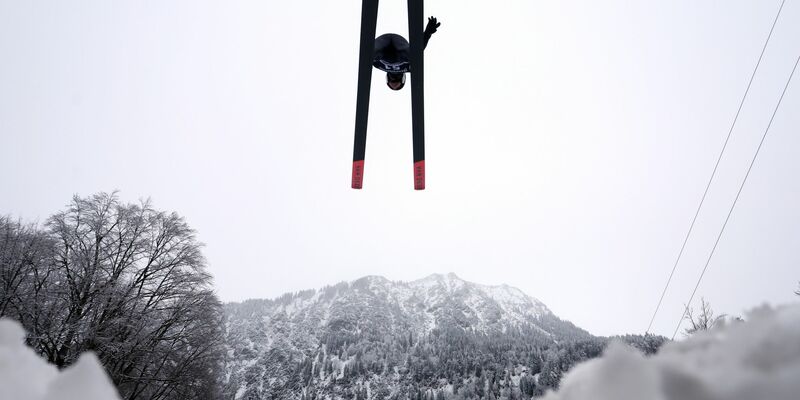 Verpasste beim Skifliegen in Oberstdorf das Podest: Andreas Wellinger. - Foto: Karl-Josef Hildenbrand/dpa