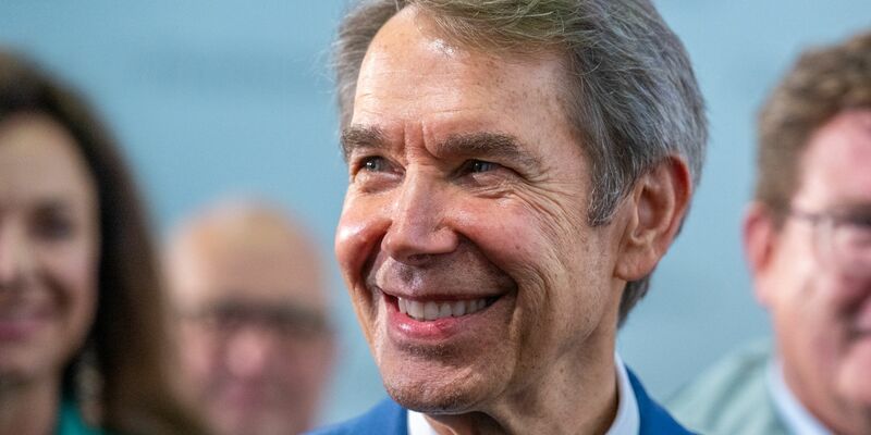 Kunstwerke von Jeff Koons gibt es jetzt auch auf dem Mond. - Foto: Armin Weigel/dpa