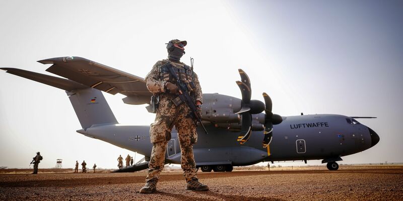 Die Bundesregierung hat nach dem Überfall Russlands auf die Ukraine ein Sondervermögen von 100 Milliarden Euro aufgelegt, um die mangelhaft ausgestattete Bundeswehr verteidigungsfähig zu machen. - Foto: Kay Nietfeld/dpa