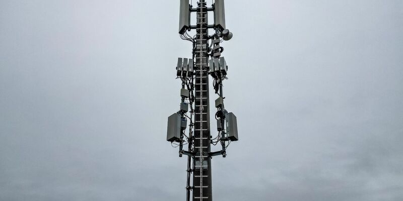 Mit einem geplanten Messtool, sollen Verbraucherinnen und Verbraucher zukünftig in der Lage sein ihre Mobilfunkqualität zu messen. - Foto: Jan Woitas/dpa