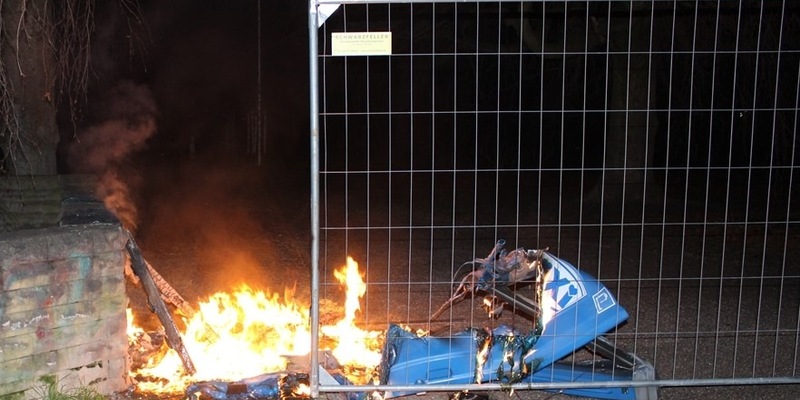 POL-HAM: unbekannte setzen mobiles WC in Brand im OLG-Park - Foto: presseportal.de