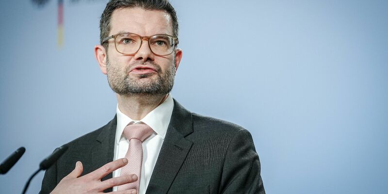Justizminister Marco Buschmann (FDP) will einen Entwurf zur Absicherung des Verfassungsgerichts vorlegen. - Foto: Kay Nietfeld/dpa