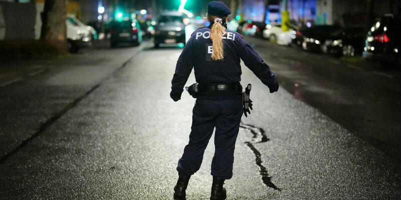 Drei Frauen sind in einem Bordell in Wien-Brigittenau tot aufgefunden worden. Ein Tatverdächtiger befindet sich in Polizeigewahrsam. - Foto: Georg Hochmuth/APA/dpa