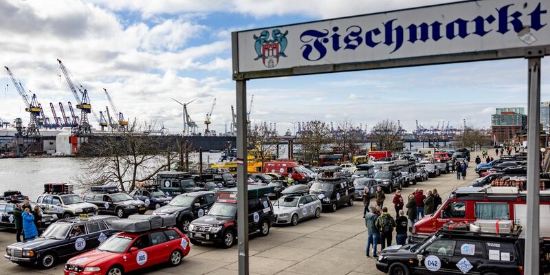 In 16 Tagen durch neun Länder: Alte Autos und Motorräder starten ihre Rallye bis zum Nordkap. - Foto: Axel Heimken/dpa