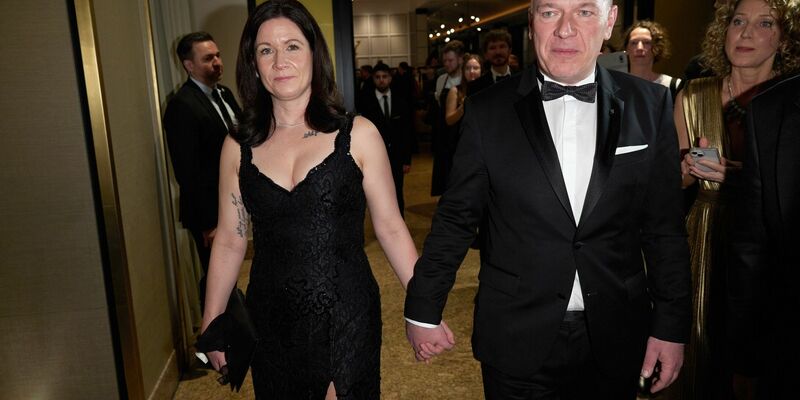 Im Januar hatten Wegner (r) und die Bildungssenatorin über ihren Anwalt mitteilen lassen, sie hätten sich im Herbst 2023 entschieden, eine Beziehung einzugehen. - Foto: Joerg Carstensen/dpa