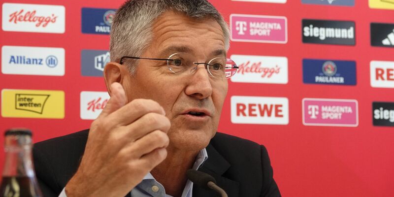 Vereinspräsident Herbert Hainer will in Ruhe einen neuen Trainer finden. - Foto: Sabina Crisan/dpa