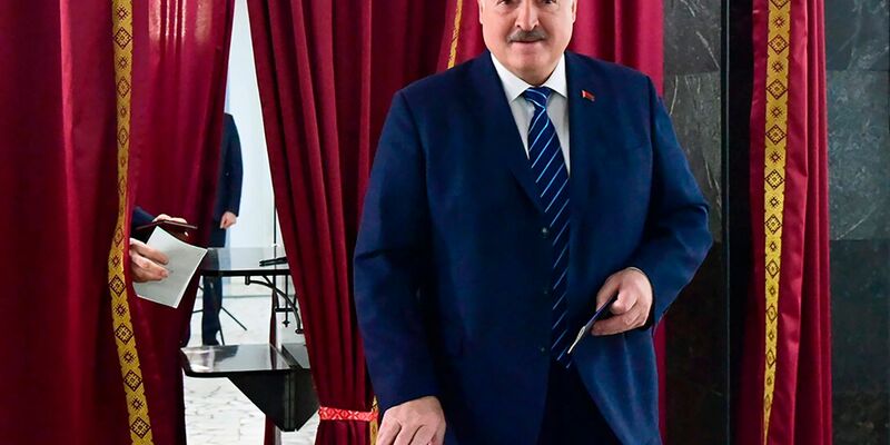 Im August 2020 hatte sich Alexander Lukaschenko, der seit 1994 im Amt ist, erneut zum Sieger der Präsidentenwahl erklären lassen. - Foto: Uncredited/Belarusian Presidential Press Service/AP/dpa