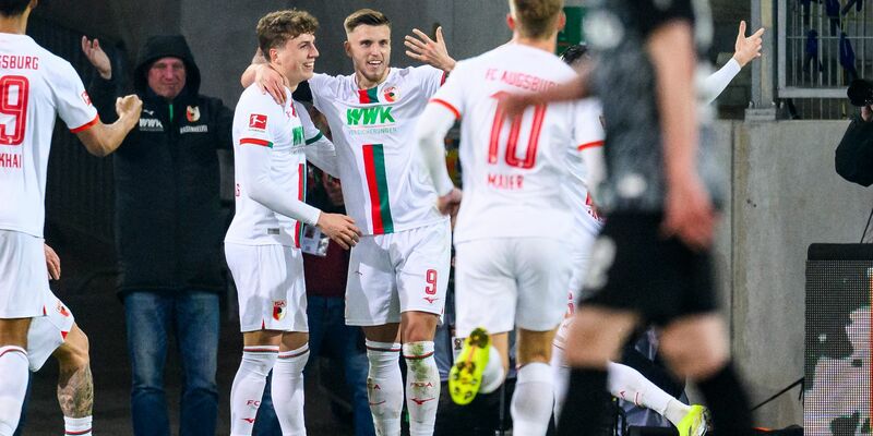 Augsburg setzte sich nach Rückstand noch gegen Freiburg durch. - Foto: Tom Weller/dpa