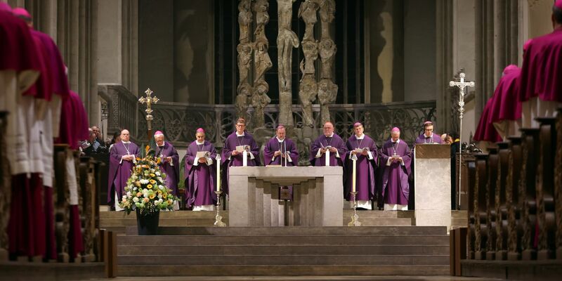 Die in der vergangene Woche bei der Frühjahrsvollversammlung verabschiedete Erklärung aller katholischen Bischöfe in Deutschland brandmarkt völkischen Nationalismus als unvereinbar mit dem christlichen Glauben. - Foto: Karl-Josef Hildenbrand/dpa