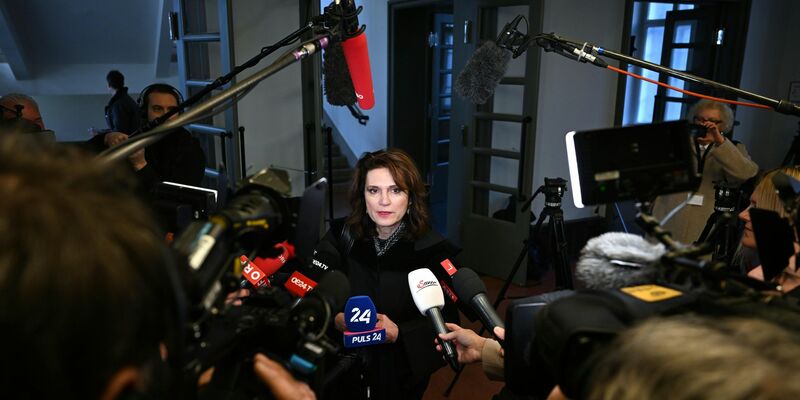 Anwältin Astrid Wagner vor Verhandlungsbeginn des Prozesses im österreichischen Krems. - Foto: Helmut Fohringer/APA/dpa