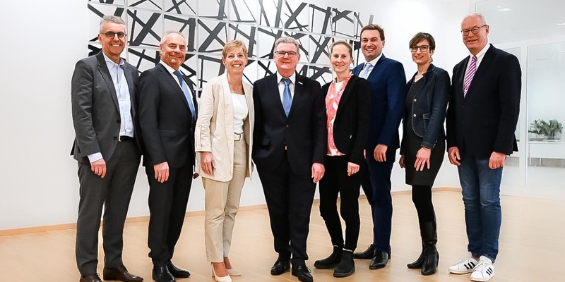 LSB-Präsident Stefan Klett einstimmig im Amt bestätigt - Votum für Olympiabewerbung / Mitgliederversammlung 2024 in Essen - Foto: presseportal.de