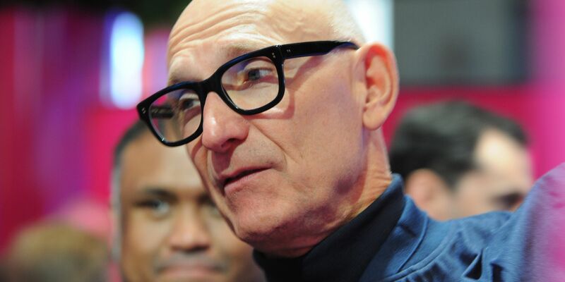 Telekom-Chef Tim Höttges auf der Mobilfunk-Messe Mobile World Congress (MWC). - Foto: Wolf von Dewitz/dpa