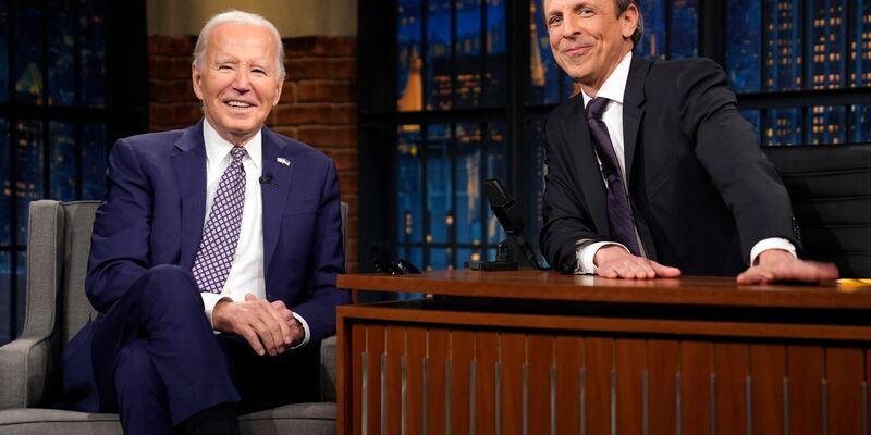 Joe Biden (l) war bereits vor zehn Jahren als Gast in der Sendung «Late Night with Seth Meyers». - Foto: Evan Vucci/AP