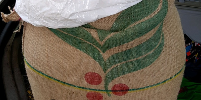 HZA-SI: Espresso, Macchiato oder doch Cappuccino?/ZOLL findet 72,5 Kilogramm Kaffeebohnen im Kofferraum - Foto: presseportal.de