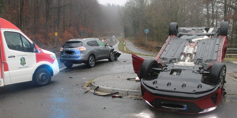 POL-DN: Unfall auf der L12 - Pkw überschlägt sich - Foto: presseportal.de