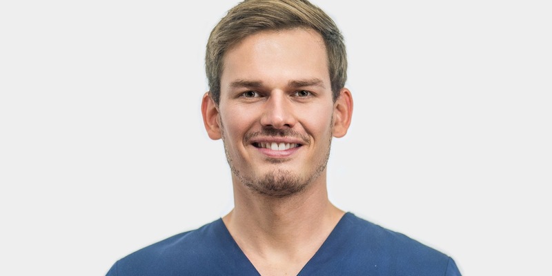 Strahlend weiße und gesunde Zähne: Dr. Philipp Maatz vom MVZ Zahnimpuls Lampertheim beleuchtet, für wen eine Zahnaufhellung wirklich sinnvoll ist - Foto: presseportal.de
