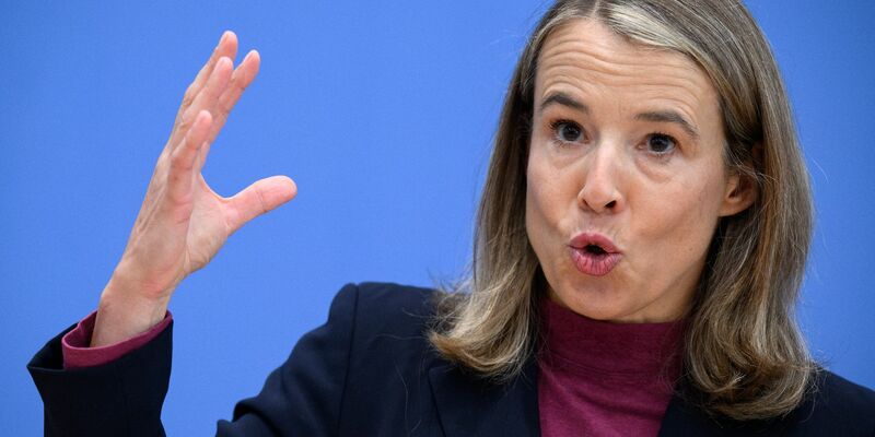 Mit Blick auf die schwache wirtschaftliche Entwicklung Deutschlands sagte die Ökonomin, die Zahlen deuteten auf eine technische Rezession hin. - Foto: Bernd von Jutrczenka/dpa