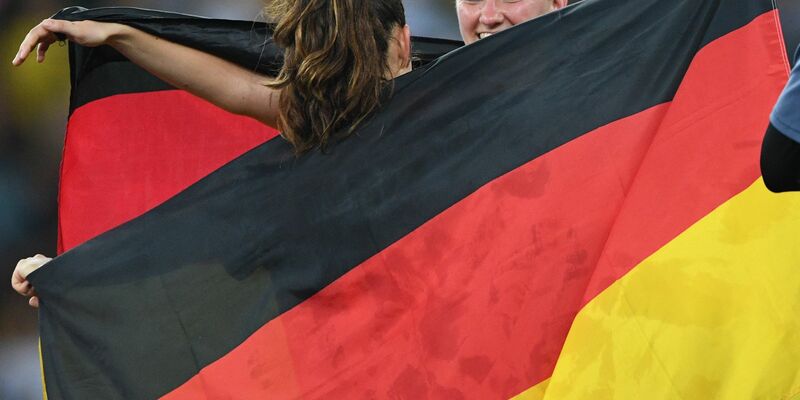 Alexandra Popp schwelgt vor dem entscheidenden Qualifikationsspiel der Fußballerinnen für Paris in Olympia-Erinnerungen. - Foto: Soeren Stache/dpa