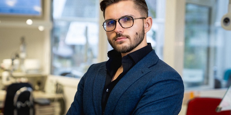 Neue Ära im E-Commerce: Lukas Kintzel verrät, wie kleine Brands den Wettbewerb in der bezahlten Werbung mit eCom Orbit meistern können - Foto: presseportal.de