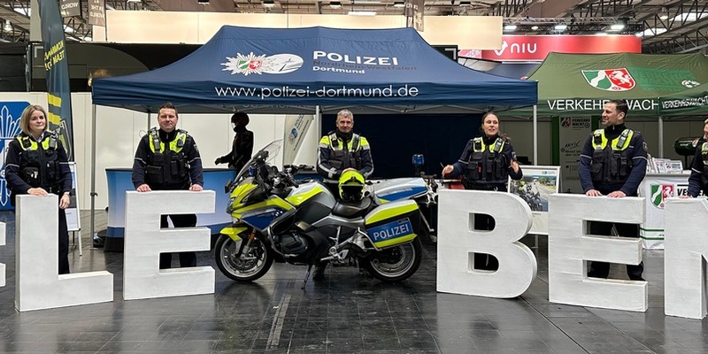 POL-DO: Motorradmesse in den Westfalenhallen - Verkehrssicherheitsberater der Polizei laden zum Austausch ein - Foto: presseportal.de