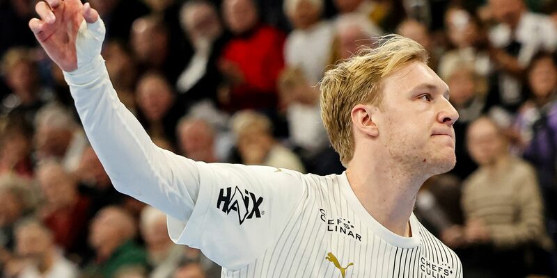 Kiels Eric Johansson jubelt nach einem Tor - gegen Pick Szeged war er acht Mal erfolgreich. - Foto: Frank Molter/dpa