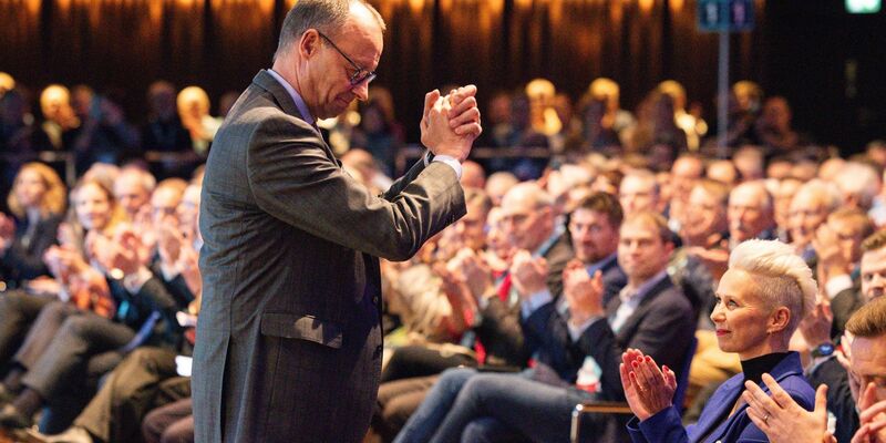CDU-Chef Friedrich Merz bei der Parteikonferenz in Hannover. - Foto: Ole Spata/dpa