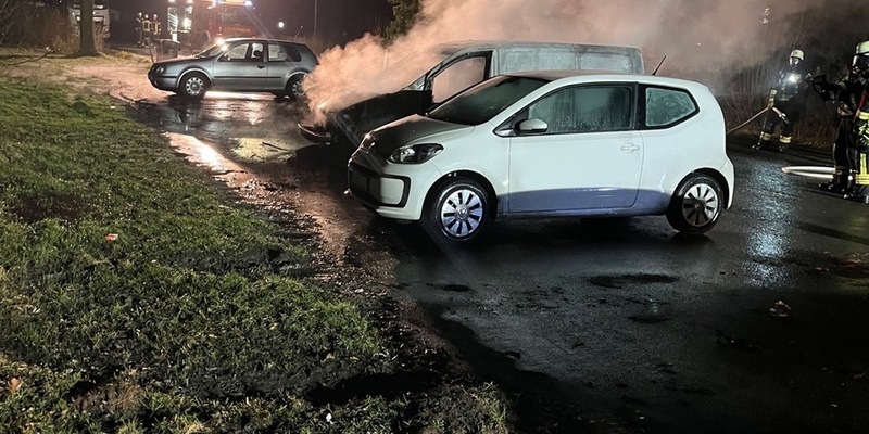 POL-SO: Transporter in Flammen - Foto: presseportal.de