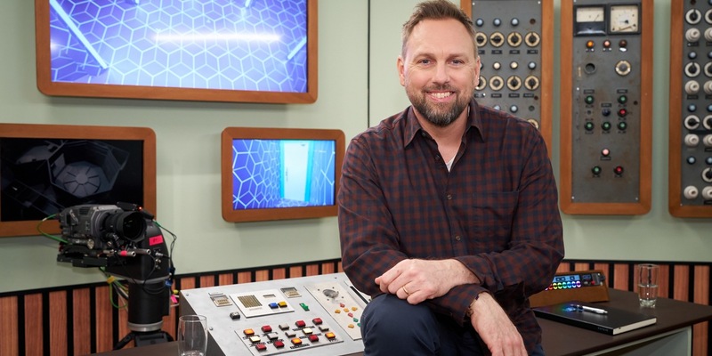 Prime Video startet die Dreharbeiten zu Licht Aus: Steven Gätjen im Control Room, acht Prominente in absoluter Dunkelheit - Foto: presseportal.de