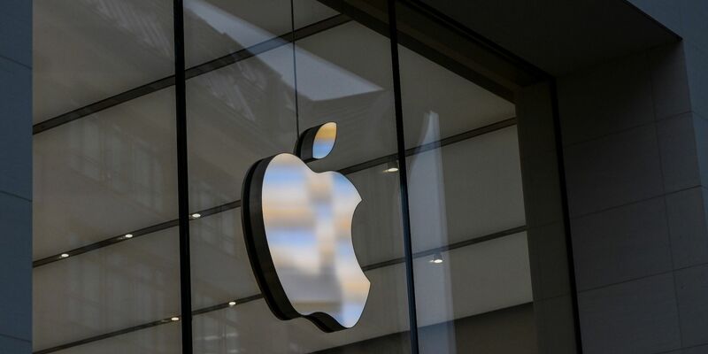 Jahrelang gab es Spekulationen über Apples Einstieg in die Autobranche. Jetzt soll Apple dem Elektrofahrzeug-Projekt den Stecker gezogen haben. - Foto: Jens Kalaene/dpa