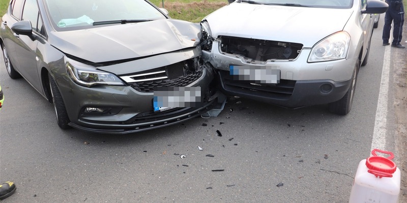 POL-HX: Eine verletzte Person nach einem Verkehrsunfall. Polizei sucht Fahrzeugführer - Foto: presseportal.de