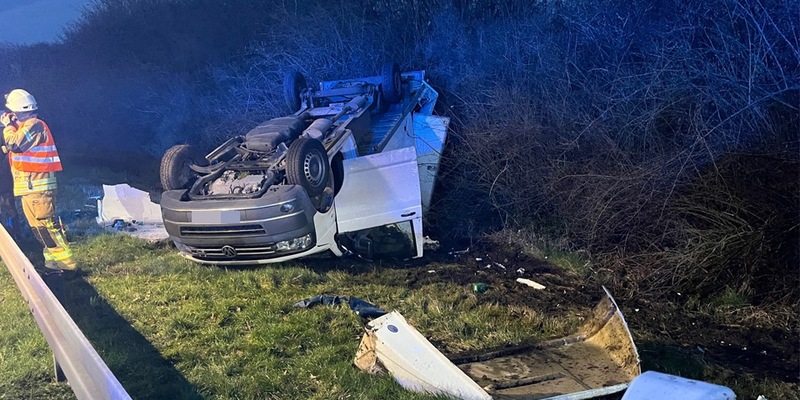 POL-MS: Kleintransporter überschlägt sich bei Unfall auf A1 - Polizei sucht Zeugen - Foto: presseportal.de