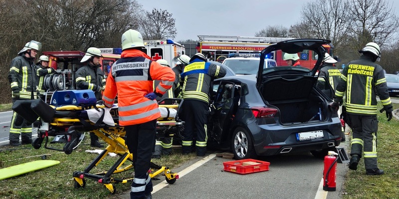 FW-Radolfzell: Schwerer Verkehrsunfall - Foto: presseportal.de