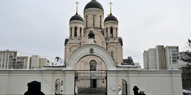 Ein Blick auf die Kirche, in der die Trauerfeier des russischen Oppositionsführers Alexej Nawalny stattfinden soll. - Foto: Uncredited/AP/dpa